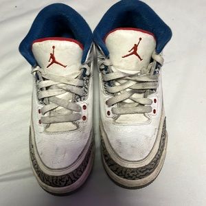 Jordab 3s true blue size 6.5 boys